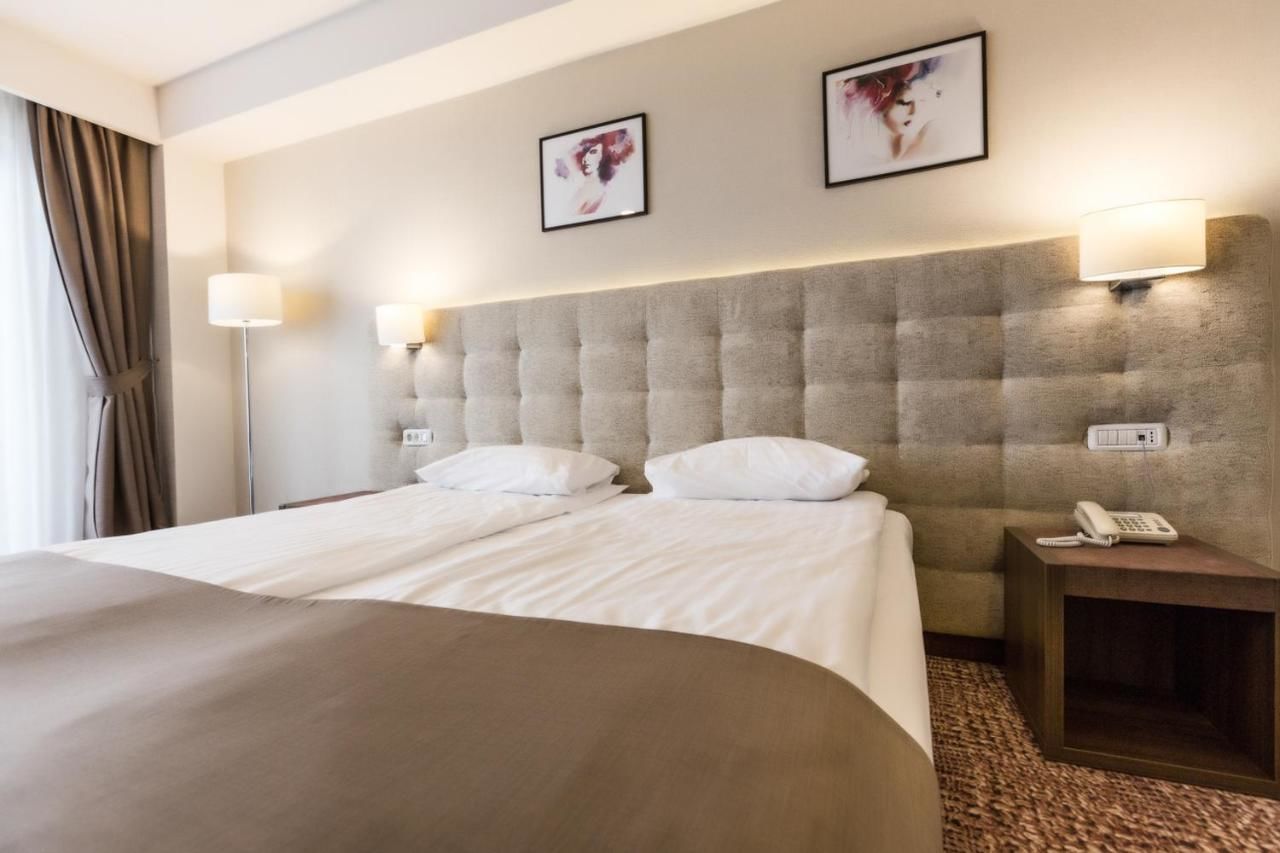 Отель Grand Hotel Belvedere Брашов