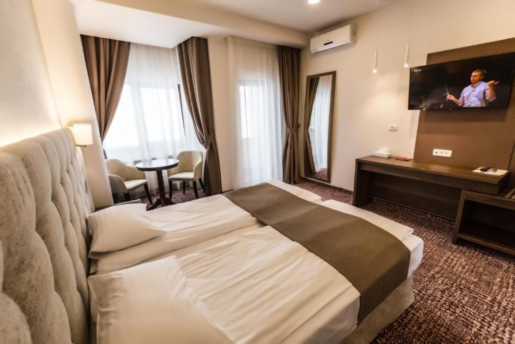 Отель Grand Hotel Belvedere Брашов-51