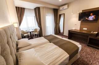 Отель Grand Hotel Belvedere Брашов Двухместный номер с 1 кроватью или 2 отдельными кроватями-2
