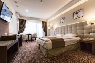 Отель Grand Hotel Belvedere Брашов Улучшенный двухместный номер Grand Belvedere с 1 кроватью или 2 отдельными кроватями-1