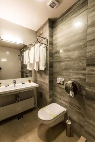 Отель Grand Hotel Belvedere Брашов Улучшенный двухместный номер Grand Belvedere с 1 кроватью или 2 отдельными кроватями-2