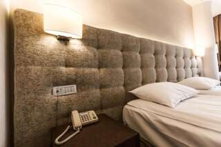 Отель Grand Hotel Belvedere Брашов Двухместный номер с 1 кроватью или 2 отдельными кроватями-9