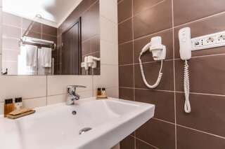 Отель Grand Hotel Belvedere Брашов Двухместный номер с 1 кроватью или 2 отдельными кроватями-13